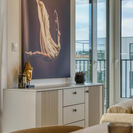 Chloe's Beige With Big Balcony, O2 Arena Διαμέρισμα Πράγα