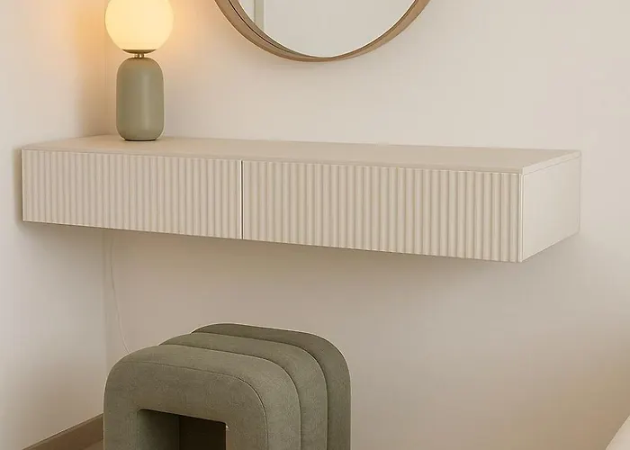 Chloe's Beige With Big Balcony, O2 Arena Apartament *
