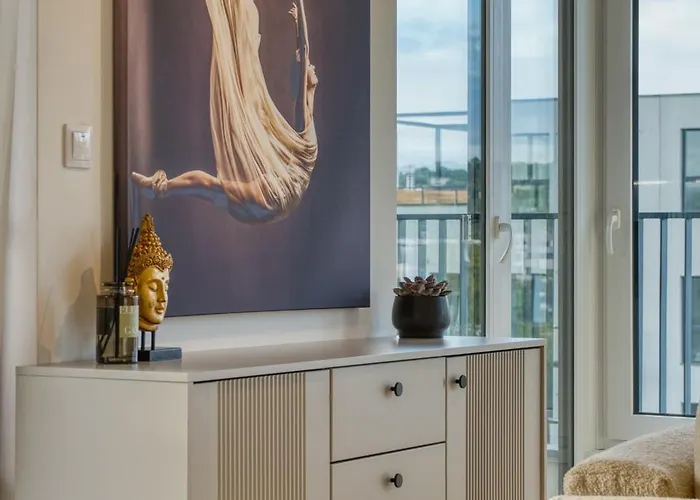 Chloe's Beige With Big Balcony, O2 Arena Apartament Praga