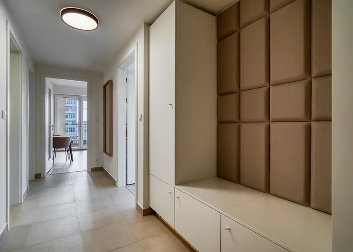 Chloe's Beige With Big Balcony, O2 Arena Apartament Praga