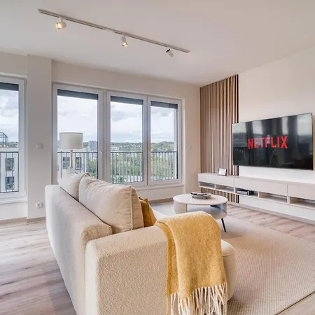 Chloe's Beige With Big Balcony, O2 Arena Appartement